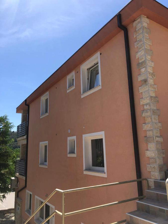 Apartments Chilla *** Lopar Exteriör bild